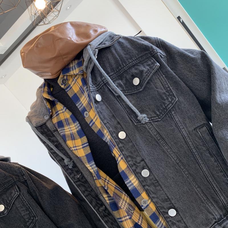 Women's hooded denim jacket