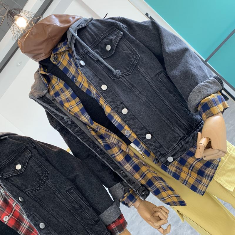 Women's hooded denim jacket